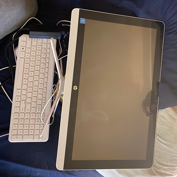 Hp flat screen touch screen pc 21.5 “ monitor